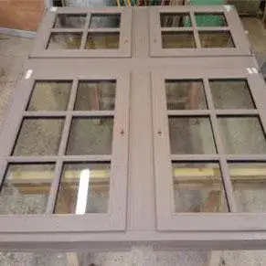 fenêtre en bois